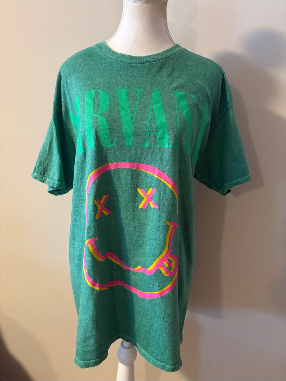 NWOT NIRVANA Green Logo Short SleeveTee with Pink and Yellow Smiley. Size Medium